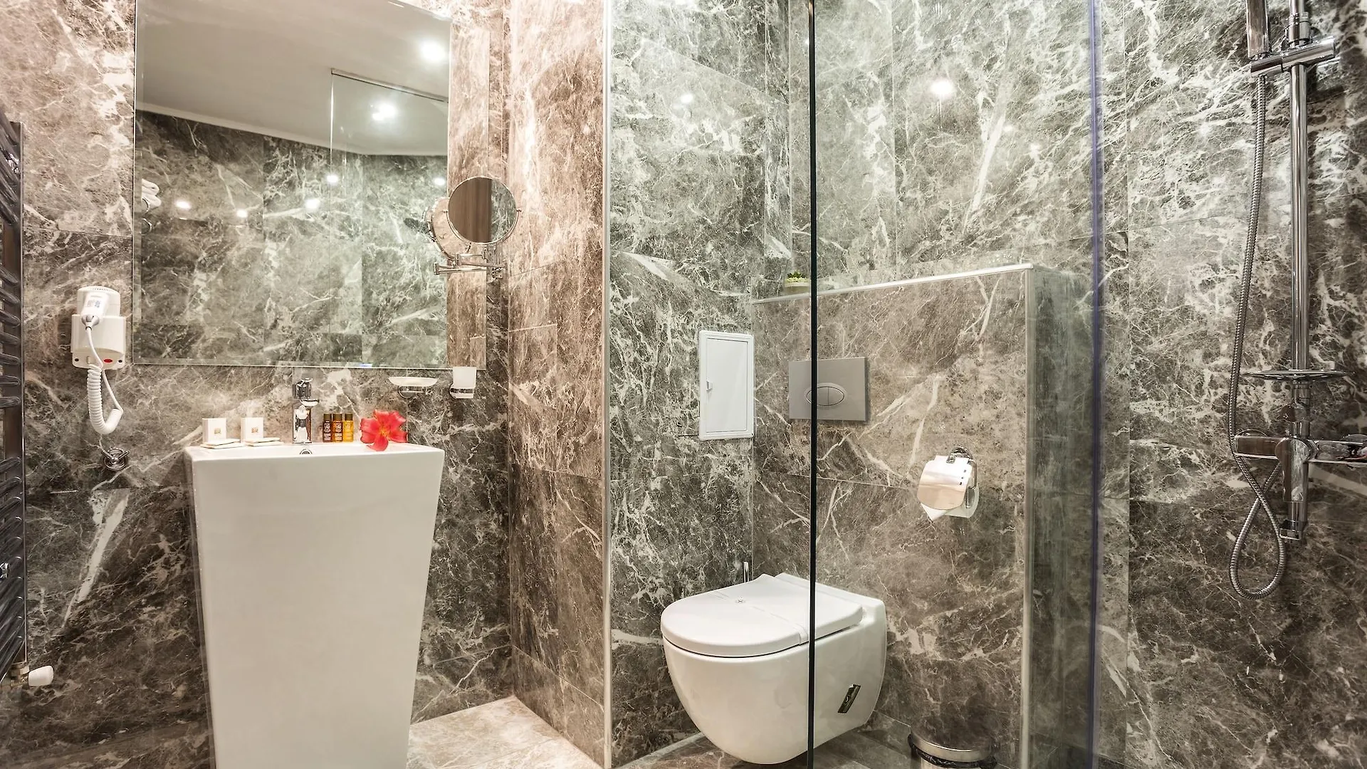 Earth & People Hotel & Spa - Free Parking & Swimming Pool Sofia 4*,